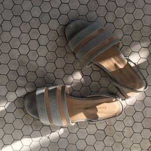Anne Thomas light blue suede sandals